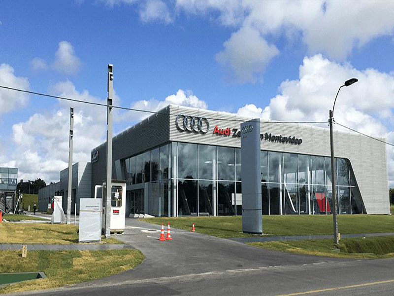 قاعة معرض Audi Showroom Building متعددة الوظائف في أوروغواي